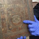 13.01.2022. Sandomierz. Starodruki z Biblioteki Diecezjalnej w Sandomierzu po konserwacji / Grażyna Szlęzak-Wójcik / Radio Kielce