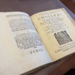 13.01.2022. Sandomierz. Starodruki z Biblioteki Diecezjalnej w Sandomierzu po konserwacji / Grażyna Szlęzak-Wójcik / Radio Kielce