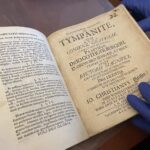 13.01.2022. Sandomierz. Starodruki z Biblioteki Diecezjalnej w Sandomierzu po konserwacji / Grażyna Szlęzak-Wójcik / Radio Kielce