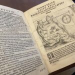 13.01.2022. Sandomierz. Starodruki z Biblioteki Diecezjalnej w Sandomierzu po konserwacji / Grażyna Szlęzak-Wójcik / Radio Kielce