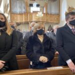 30.01.2022. Szczeglice w gminie Bogoria. Rocznica potyczki powstańców styczniowych. Na zdjęciu (od prawej) Marcin Adamczyk - wójt gminy Bogoria, Anna Krupka - wiceminister sportu / Grażyna Szlęzak-Wójcik / Radio Kielce