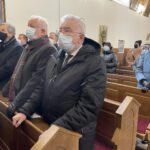 30.01.2022. Szczeglice w gminie Bogoria. Rocznica potyczki powstańców styczniowych. Na zdjęciu (od prawej): Krzysztof  Lipiec - prezes świętokrzyskich struktur PiS, Stanisław Batóg - prezes zarządu powiatowego PiS w Staszowie,  Józef Żółciak - starosta staszowski / Grażyna Szlęzak-Wójcik / Radio Kielce