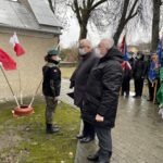 30.01.2022. Szczeglice w gminie Bogoria. Rocznica potyczki powstańców styczniowych. Na zdjęciu (od lewej): Stanisław Batóg - prezes zarządu powiatowego PiS w Staszowie ,Krzysztof  Lipiec - prezes świętokrzyskich struktur PiS / Grażyna Szlęzak-Wójcik / Radio Kielce