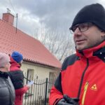 31.01.2022. Sandomierz. Mieszkańcy protestują w sprawie budowy drogi. Na zdjęciu (z prawej): Marcin Marzec - burmistrz Sandomierza / Grażyna Szlęzak-Wójcik / Radio Kielce