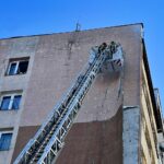 17.01.2022. Kielce. Oderwany tynk na bloku przy ul. Wapiennikowej / Jarosław Kubalski / Radio Kielce