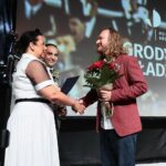 27.06.2021. Kielce. Gala finałowa 29. Plebiscytu Publiczności „O Dziką Różę”. Na zdjęciu (od lewej): Magdalena Kusztal - dyrektora Departamentu Kultury i Dziedzictwa Narodowego w UM w Kielcach, Piotr Kisiel - radny, Łukasz Pruchniewicz - laureat nagrody marszałka województwa świętokrzyskiego / Wiktor Taszłow / Radio Kielce