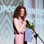 27.06.2021. Kielce. Gala finałowa 29. Plebiscytu Publiczności „O Dziką Różę”. Na zdjęciu: Anna Antoniewicz -  laureatka "Dzikiej Róży" publiczności dla najpopularniejszej aktorki / Wiktor Taszłow / Radio Kielce