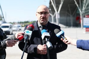 31.05.2021. Kielce. Ostatni pacjent opuścił szpital tymczasowy. Na zdjęciu: Bartosz Stemplewski - dyrektor Wojewódzkiego Szpitala Zespolonego w Kielcach / Wiktor Taszłow / Radio Kielce