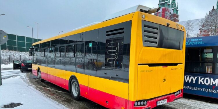 10.12.2021. Kielce. Nowy autobus MPK marki Autosan / Jarosław Kubalski / Radio Kielce