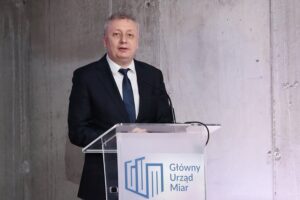 07.06.2021. Kielce. Uroczyste podpisanie i wmurowanie aktu erekcyjnego pod budowę kampusu laboratoriów Głównego Urzędu Miar. Na zdjęciu: Sebastian Skuza - wiceminister finansów / Wiktor Taszłow / Radio Kielce