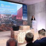 07.06.2021. Kielce. Uroczyste podpisanie i wmurowanie aktu erekcyjnego pod budowę kampusu laboratoriów Głównego Urzędu Miar. Na zdjęciu: Agata Wojtyszek - poseł / Wiktor Taszłow / Radio Kielce