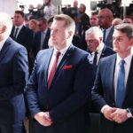 07.06.2021. Kielce. Uroczyste podpisanie i wmurowanie aktu erekcyjnego pod budowę kampusu laboratoriów Głównego Urzędu Miar. Na zdjęciu (od lewej): Jarosław Gowin - wicepremier, minister rozwoju, pracy i technologii, Przemysław Czarnek - minister edukacji i nauki, Jacek Semaniak - prezes GUM / Wiktor Taszłow / Radio Kielce