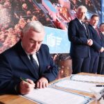 07.06.2021. Kielce. Uroczyste podpisanie i wmurowanie aktu erekcyjnego pod budowę kampusu laboratoriów Głównego Urzędu Miar. Na zdjęciu (z lewej): Andrzej Bętkowski -  marszałek województwa świętokrzyskiego / Wiktor Taszłow / Radio Kielce