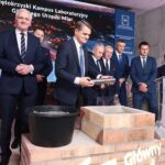 07.06.2021. Kielce. Uroczyste podpisanie i wmurowanie aktu erekcyjnego pod budowę kampusu laboratoriów Głównego Urzędu Miar / Wiktor Taszłow / Radio Kielce