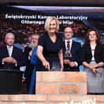 07.06.2021. Kielce. Uroczyste podpisanie i wmurowanie aktu erekcyjnego pod budowę kampusu laboratoriów Głównego Urzędu Miar. Akt erekcyjny wmurowuje Renata Janik - wicemarszałek / Wiktor Taszłow / Radio Kielce