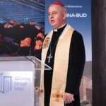 07.06.2021. Kielce. Uroczyste podpisanie i wmurowanie aktu erekcyjnego pod budowę kampusu laboratoriów Głównego Urzędu Miar. Na zdjęciu: Jan Piotrowski - biskup kielecki / Wiktor Taszłow / Radio Kielce