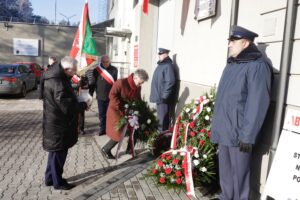 13.12.2021. Kielce. Areszt Śledczy na Piaskach. Upamiętnienie 40. rocznicy wprowadzenia stanu wojennego w Polsce. Na zdjęciu (od lewej): poseł Krzysztof Lipiec, senator Krzysztof Słoń / Jarosław Kubalski / Radio Kielce