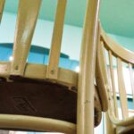 19.01.2022. Kielce. Dwa wyjątkowe krzesła trafiły do zbiorów Muzeum Historii Kielc / Jarosław Kubalski / Radio Kielce