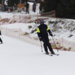 19.01.2022. Krajno. Policjanci na stoku narciarskim / Jarosław Kubalski / Radio Kielce