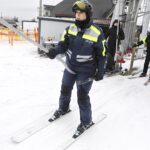 19.01.2022. Krajno. Policjanci na stoku narciarskim / Jarosław Kubalski / Radio Kielce