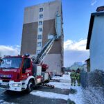 17.01.2022. Kielce. Oderwany tynk na bloku przy ul. Wapiennikowej / Jarosław Kubalski / Radio Kielce