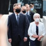 12.07.2021. Michniów. Obchody Dnia Walki i Męczeństwa Wsi Polskiej w 78. rocznicę pacyfikacji wsi Michniów. Na zdjęciu (od lewej): Andrzej Duda - prezydent RP, Marianna Wikło - naoczny świadek pacyfikacji / Wiktor Taszłow / Radio Kielce