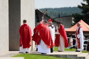 12.07.2021. Michniów. Obchody Dnia Walki i Męczeństwa Wsi Polskiej w 78. rocznicę pacyfikacji wsi Michniów. / Wiktor Taszłow / Radio Kielce