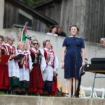 12.07.2021. Michniów. Obchody Dnia Walki i Męczeństwa Wsi Polskiej w 78. rocznicę pacyfikacji wsi Michniów. Na zdjęciu (z prawej): Katarzyna Bernat - Radio eM Kielce / Wiktor Taszłow / Radio Kielce