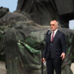 12.07.2021. Michniów. Obchody Dnia Walki i Męczeństwa Wsi Polskiej w 78. rocznicę pacyfikacji wsi Michniów. Na zdjęciu: Jarosław Sellin - wiceminister Kultury, Dziedzictwa Narodowego i Sportu / Wiktor Taszłow / Radio Kielce