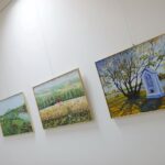 28.01.2022. Ciekoty. Wernisaż wystawy poplenerowej "Ciekoty 2020" autorstwa Skarżyskiego Klubu Twórców "SKART" / Wiktor Taszłow / Radio Kielce