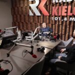 28.01.2022. Kielce. Sportowa Debata Radia Kielce. . Na zdjęciu (od lewej): Sławomir Stachura - były szef redakcji sportowej Echa Dnia, Jakub Rożek - Radio Kielce, Kamil Markiewicz - dziennikarz sportowy TVP 3 Kielce / Wiktor Taszłow / Radio Kielce