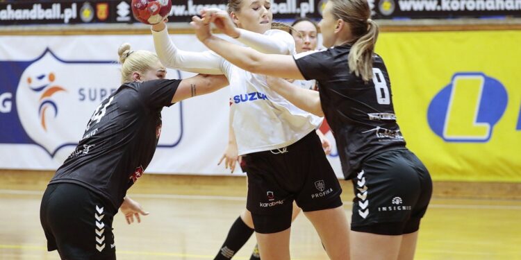 28.01.2022. Kielce. Mecz 15. kolejki PGNIG Superligi. Korona Handball - FunFloor Perła Lublin / Wiktor Taszłow / Radio Kielce