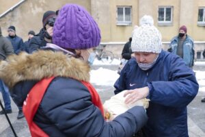 24.12.2021. Kielce. Wigilia dla samotnych, ubogich i bezdomnych / Wiktor Taszłow / Radio Kielce