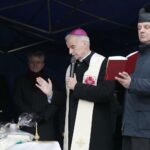 24.12.2021. Kielce. Wigilia dla samotnych, ubogich i bezdomnych. Na zdjęciu: biskup Andrzej Kaleta, Krzysztof Słoń - senator, biskup Marian Florczyk, ks. Krzysztof Banasik / Wiktor Taszłow / Radio Kielce