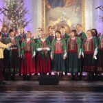 06.01.2022. Święty Krzyż. Charytatywny koncert kolęd i pastorałek. Na zdjęciu zespół śpiewaczy Echo Łysicy / Wiktor Taszłow / Radio Kielce