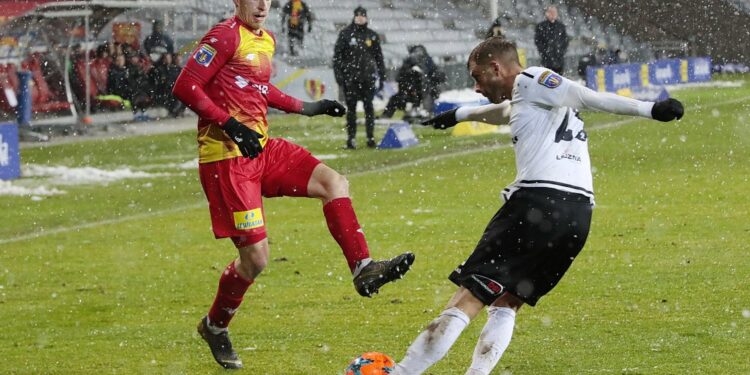 30.11.2021. Kielce. Mecz 1/8 finału Fortuna Pucharu Polski: Korona Kielce - Górnik Łęczna / Wiktor Taszlow / Radio Kielce