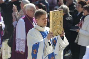 02.10.2021. Kielce. Msza św. z okazji 850-lecia Bazyliki Katedralnej / Wiktor Taszłow / Radio Kielce