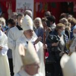 02.10.2021. Kielce. Msza św. z okazji 850-lecia Bazyliki Katedralnej. Na zdjęciu (w środku): abp Salvatore Penacchio - nuncjusz apostolski / Wiktor Taszłow / Radio Kielce