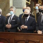 02.10.2021. Kielce. Msza św. z okazji 850-lecia Bazyliki Katedralnej. Na zdjęciu (od lewej): Andrzej Bętkowski - marszałek województwa świętokrzyskiego, Krzysztof Słoń - senator, Krzysztof Lipiec - lider świętokrzyskich struktur PiS, Piotr Wawrzyk - wiceminister spraw zagranicznych / Wiktor Taszłow / Radio Kielce