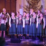 06.01.2022. Święty Krzyż. Charytatywny koncert kolęd i pastorałek. Na zdjęciu: zespół śpiewaczy Modrzewianki / Wiktor Taszłow / Radio Kielce