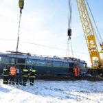 07.01.2022. Gołuchów. Podnoszenie wykolejonej lokomotywy / Wiktor Taszłow / Radio Kielce