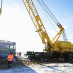 07.01.2022. Gołuchów. Podnoszenie wykolejonej lokomotywy / Wiktor Taszłow / Radio Kielce