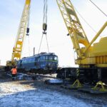 07.01.2022. Gołuchów. Podnoszenie wykolejonej lokomotywy / Wiktor Taszłow / Radio Kielce