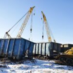 07.01.2022. Gołuchów. Podnoszenie wykolejonej lokomotywy / Wiktor Taszłow / Radio Kielce