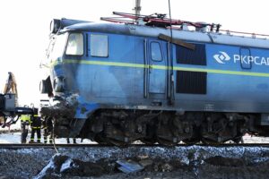 07.01.2022. Gołuchów. Podnoszenie wykolejonej lokomotywy / Wiktor Taszłow / Radio Kielce