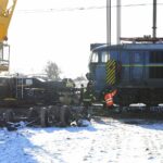 07.01.2022. Gołuchów. Podnoszenie wykolejonej lokomotywy / Wiktor Taszłow / Radio Kielce