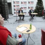 09.01.2022. Studio Polityczne Radia Kielce. Na zdjęciu (od lewej): Radosław Podsiadły - Radio Kielce, Jarosław Karyś - PiS, Krzysztof Sławiński - PO, Czesław Siekierski - PSL / Wiktor Taszłow / Radio Kielce