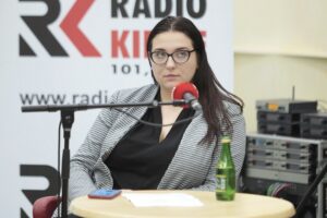 09.01.2022. Studio Polityczne Radia Kielce. Na zdjęciu: Agnieszka Grygiel - Nowa Lewica / Wiktor Taszłow / Radio Kielce