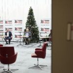 09.01.2022. Studio Polityczne Radia Kielce. Na zdjęciu (od lewej): Jarosław Karyś - PiS, Krzysztof Sławiński - PO, Czesław Siekierski - PSL, Agnieszka Grygiel - Nowa Lewica / Wiktor Taszłow / Radio Kielce