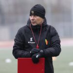 10.01.2022. Kielce. Trening Korony Kielce. Na zdjęciu: Jerzy Cyrak - asystent trenera Korony Kielce / Wiktor Taszłow / Radio Kielce
